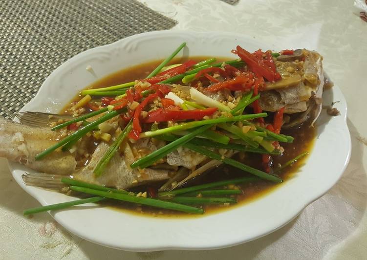 Masakan Unik Ikan Kerapu Tim Saus Hongkong Ala Restoran