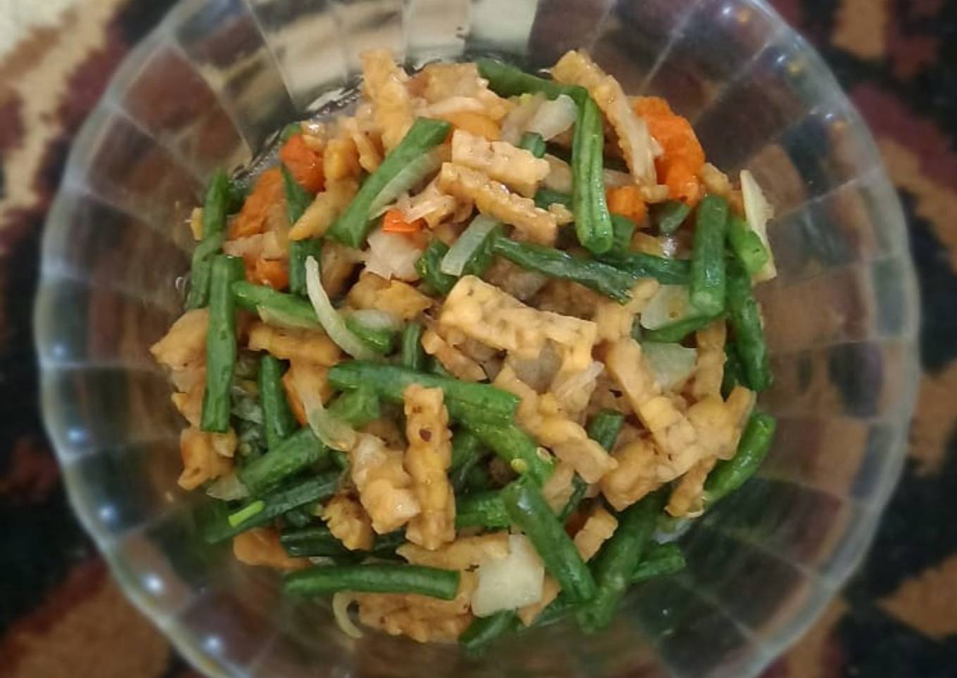 Tumis kacang panjang campur tempe