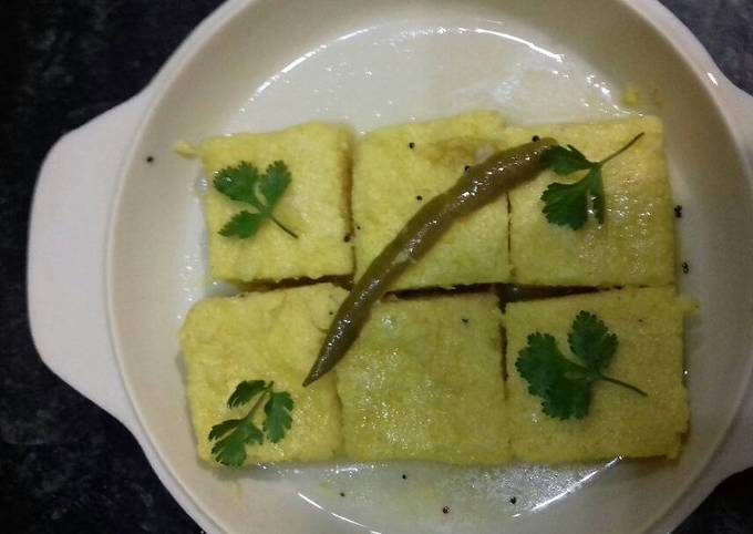 Gujarati khaman dhokla