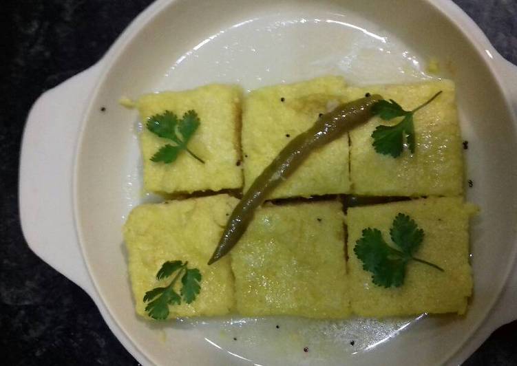 Gujarati khaman dhokla