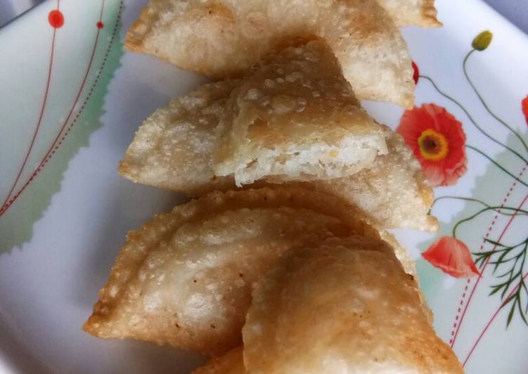 Steps to Prepare Gordon Ramsay Dessicated Coconut-Mava(khoya) Gujiya