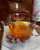 Té helado con sirope de rosas