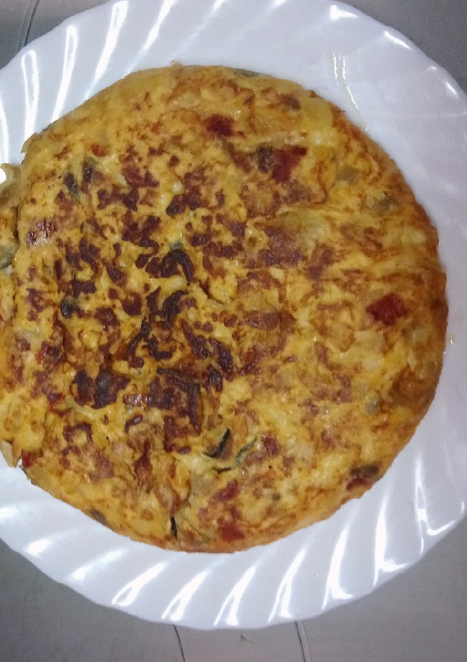 Una foto de Tortilla de patatas pisto y bacalao