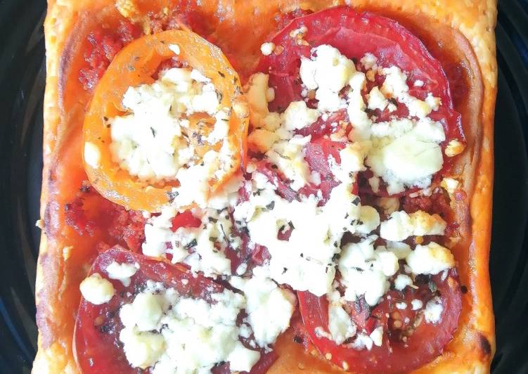 Comment Préparer Les Tarte à la tomate, chorizo et feta