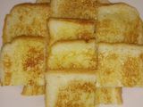 ขนมปังปิ้งเนยสด (Toasted Buttered Bread)