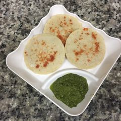 A picture of Oats Idli.
