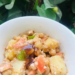 A picture of Aloo chana chat.