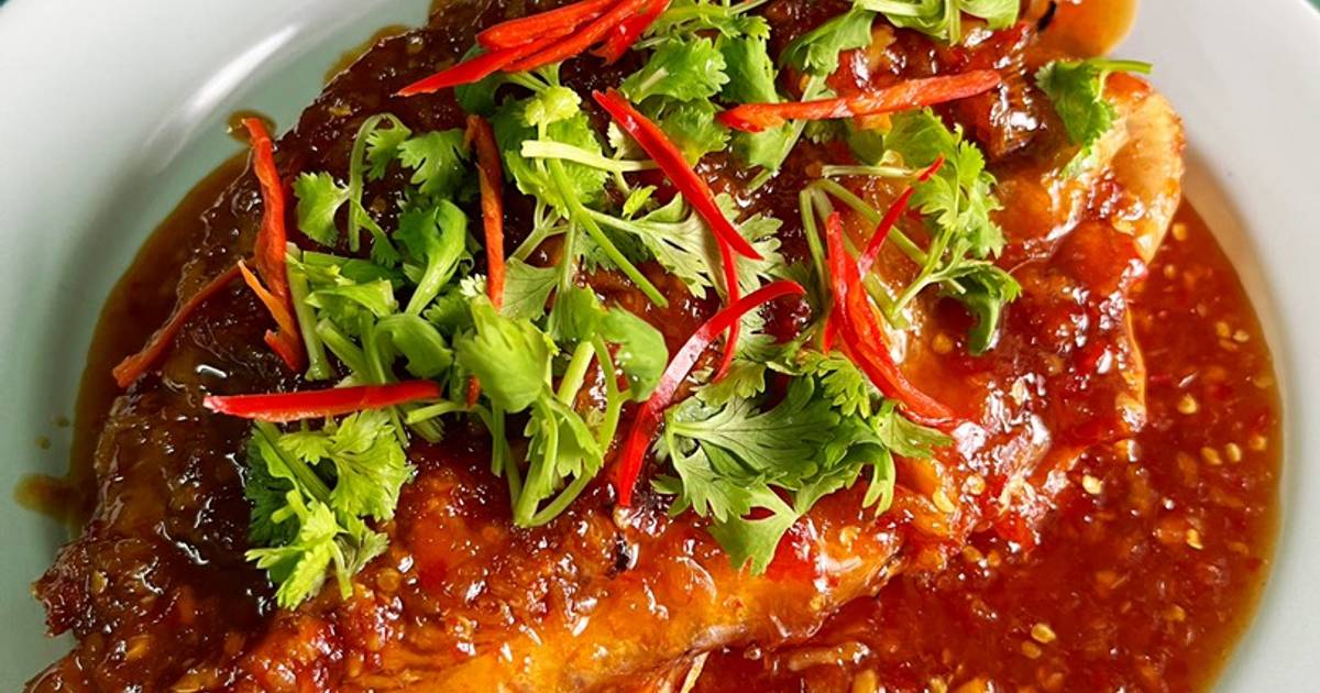 ปลาราดพริก: อาหารไทยที่มีรสชาติเผ็ดร้อนและอร่อย | Makara Restaurant