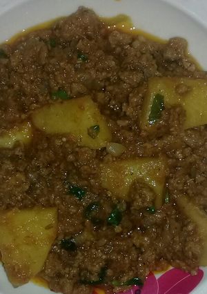 A picture of Potato mutton keema.