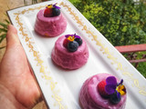 Mini Pão-de-Ló com redução e ganache de Frutos Vermelhos