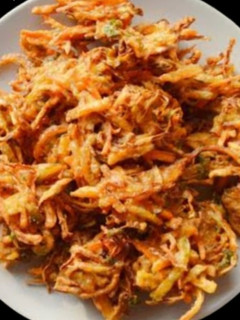 கிரன்சி காய்கறி பகோடா (Crunchy veg pakoda) செய்முறை முக்கிய புகைப்படம்