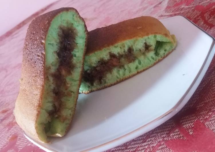 Terang bulan pasta pandan yang empuk dan bersarang