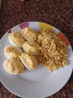 Una foto de Huevos rellenos de merluza