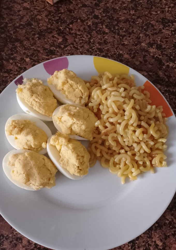 Una foto de Huevos rellenos de merluza