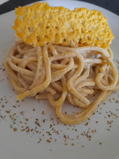 Una foto de Pasta fresca con foie de pato y salsa de setas