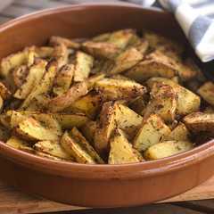 Una foto de Patatas gajo al horno 🥔