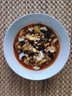 Una foto de Garbanzos con bacalao y espinacas