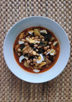 Foto principal de Garbanzos con bacalao y espinacas