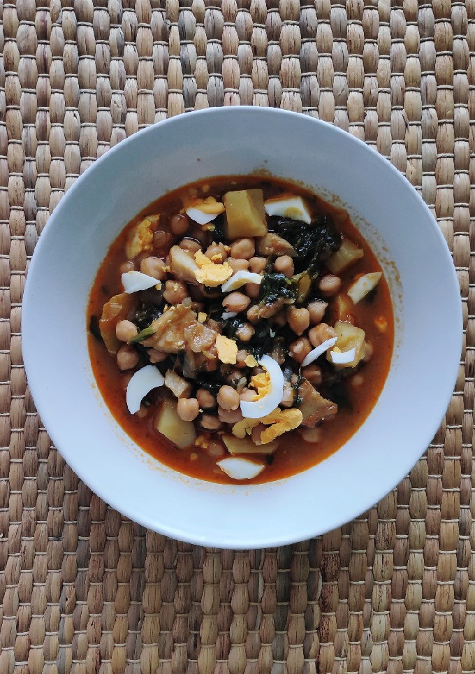 Una foto de Garbanzos con bacalao y espinacas
