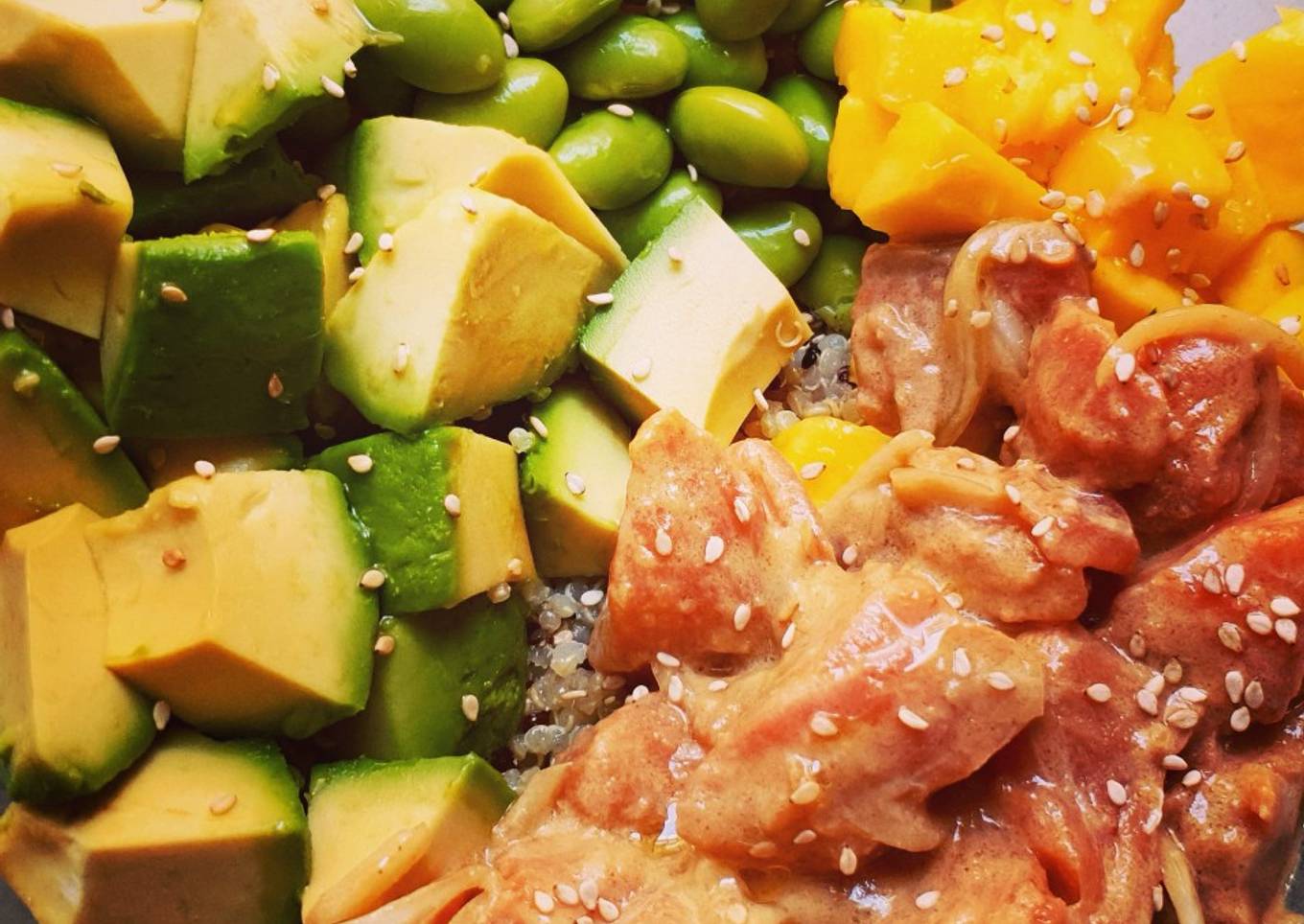 Poke bowl de salmón y quinoa