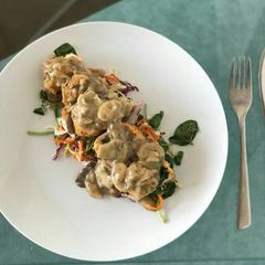 A picture of Healthy salad mushroom sauce.