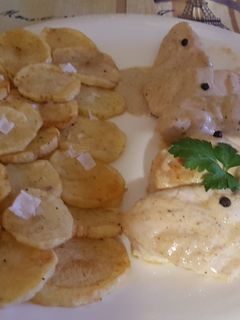 Una foto de Solomillo de pavo a la pimienta verde con patatas