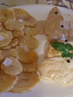 Una foto de Solomillo de pavo a la pimienta verde con patatas