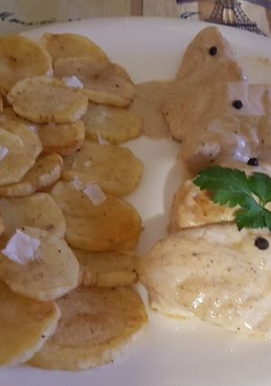 Una foto de Solomillo de pavo a la pimienta verde con patatas