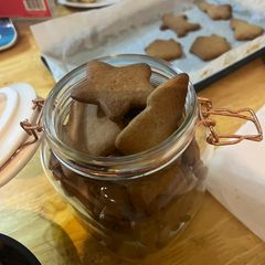 A picture of Gingerbread Biscuits.