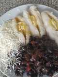Bollitos con caraotas y queso