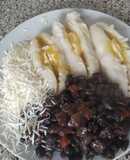 Bollitos con caraotas y queso