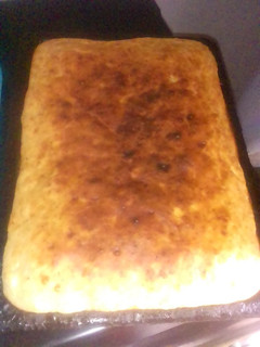 A picture of Banana sponge cake.