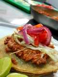Panucho de cochinita pibil