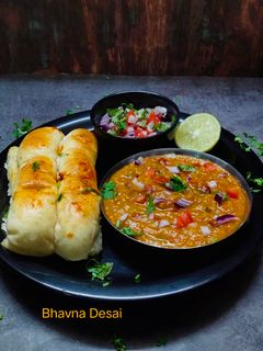 કુકર પાવભાજી.(Cooker Pavbhaji Recipe in Gujarati) રેસીપી મુખ્ય ફોટો