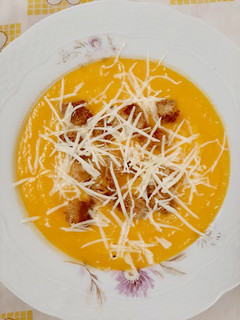 Una foto de Sopa crema de calabaza y batata