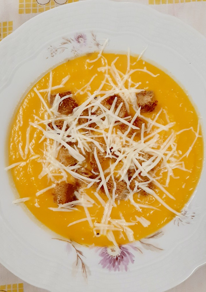 Una foto de Sopa crema de calabaza y batata