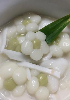 รูปของ บัวลอยมะพร้าวอ่อนดอกเดซี่ 🥥🌼