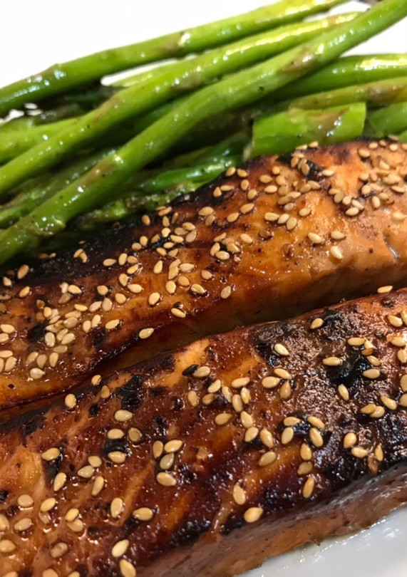 Una foto de Salmón Teriyaki con espárragos trigueros Airfryer Cosori