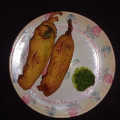 A picture of Mirchi vada.