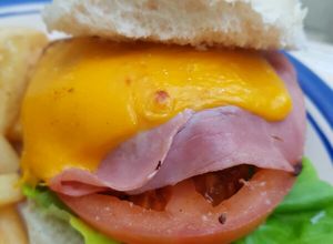 Una foto de Hamburguesas con papas fritas #CocinaRapidayFacil