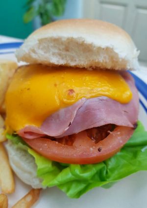 Una foto de Hamburguesas con papas fritas #CocinaRapidayFacil
