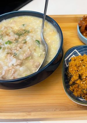 蔥花窩蛋肉絲粥 的食譜成品照片