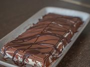 Una foto de kinder bueno negro