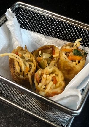 A picture of Chicken spring noodles roll.