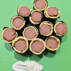 A picture of Sosis Nori Roll.