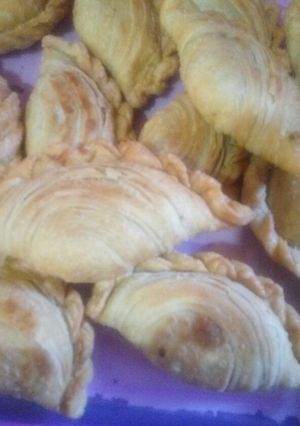 Foto resep Karipap pusing(spiral chicken curry puff)