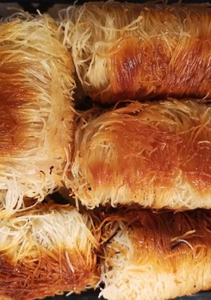 A picture of Kunafa Rolls (Othmaliyeh).