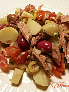 Una foto de Ensalada de patatas con pulpo y atún rojo