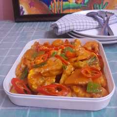 A picture of Tahu udang saus padang.