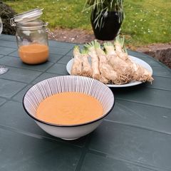 A picture of Salsa Calçots.